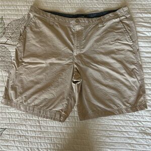 Columbia Beige Men’s Chino Short Size 38/10L